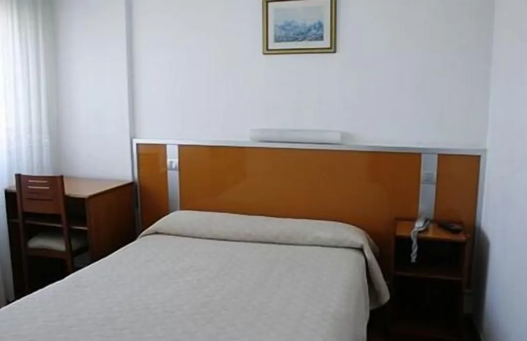 Hostal Liste Station-1